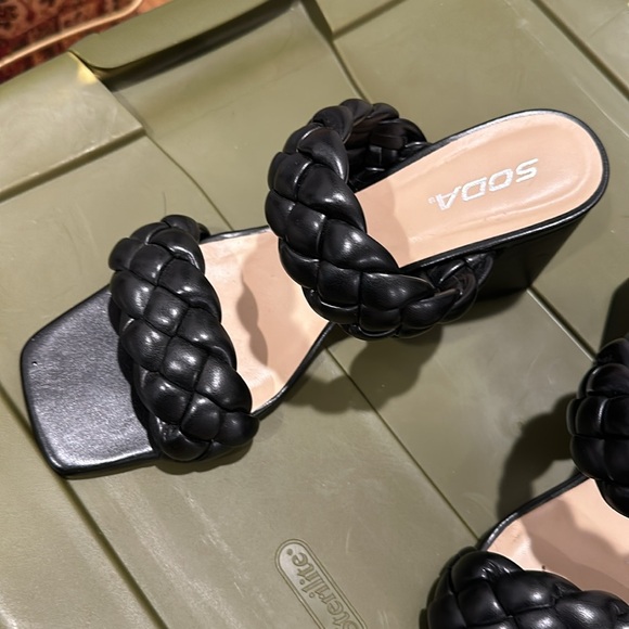 Women’s sandals.  Black - Picture 2 of 2